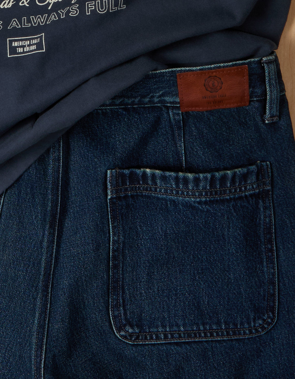 Ae x Tru Kolors Pantalón en Denim Pleated - Azul 0122_7378_410_d1
