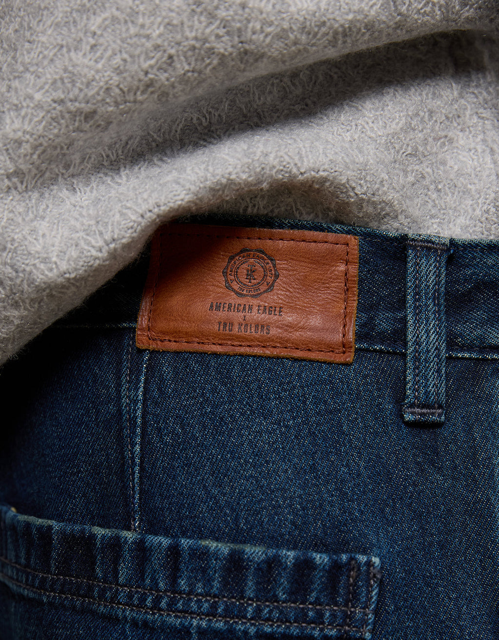 Ae x Tru Kolors Pantalón en Denim Pleated - Azul 0122_7378_410_d2