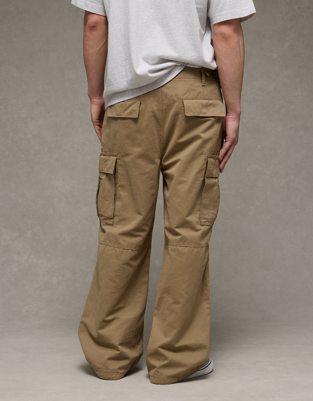 Pantalón Baggy Tipo Cargo Ae - Caqui 0123_5290_872_ob