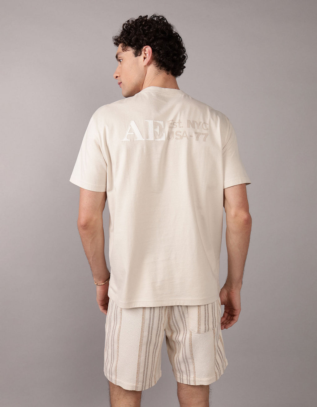 Camiseta gráfica con logotipo aplicado de AE - Generico 0181_4253_106_ob