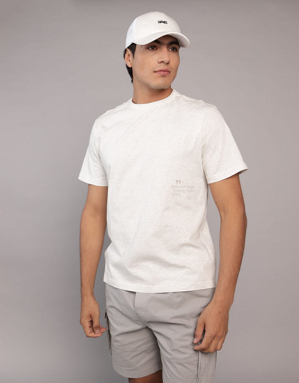 Camiseta gráfica con logotipo aplicado de AE - Gris 0181_4254_006_of