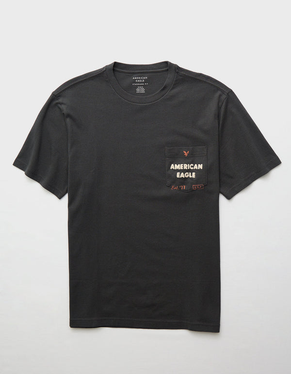 Camiseta Gráfica con Logotipo Elevado Ae - Negro