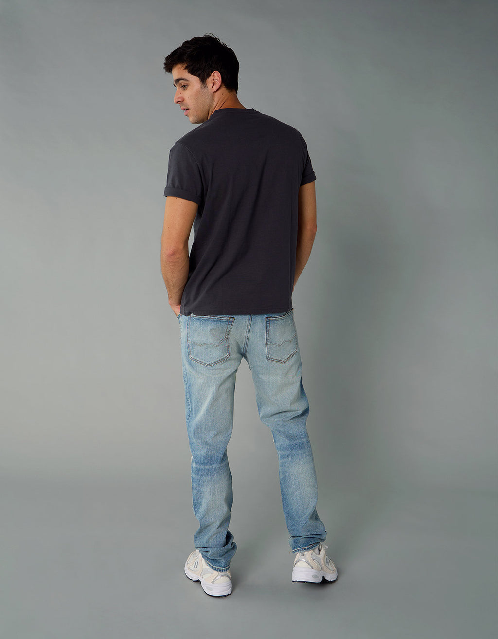 Camiseta Gráfica con Logotipo Elevado Ae - Negro 0181_4426_167_ob