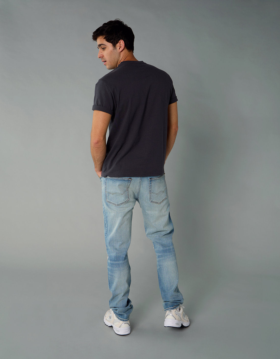 Camiseta Gráfica con Logotipo Elevado Ae - Negro 0181_4426_167_ob