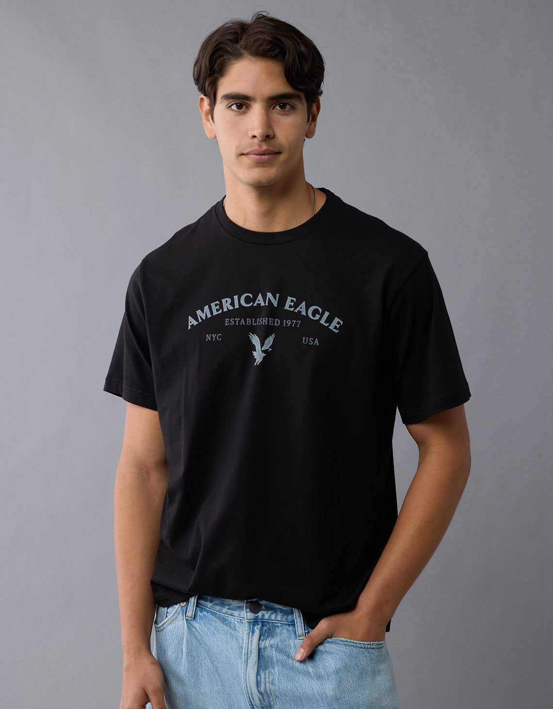 Camiseta con Gráfico Ae - Negro 0181_4819_067_of