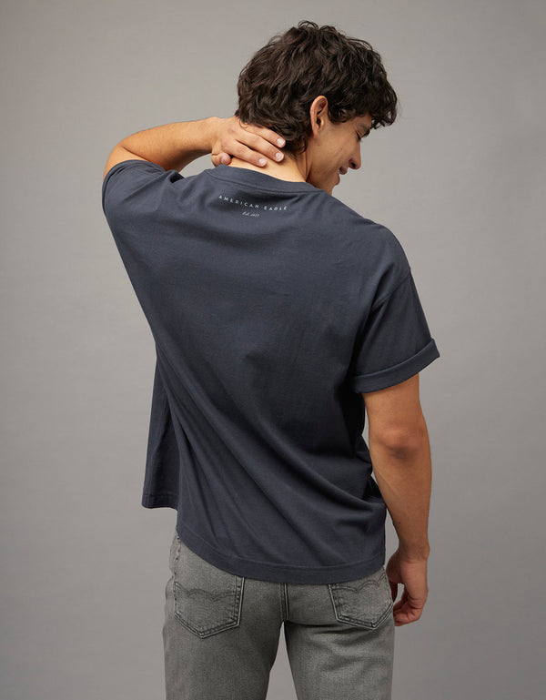 Camiseta Oversized Gráfica con Logo Ae - Negro