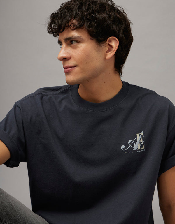 Camiseta Oversized Gráfica con Logo Ae - Negro