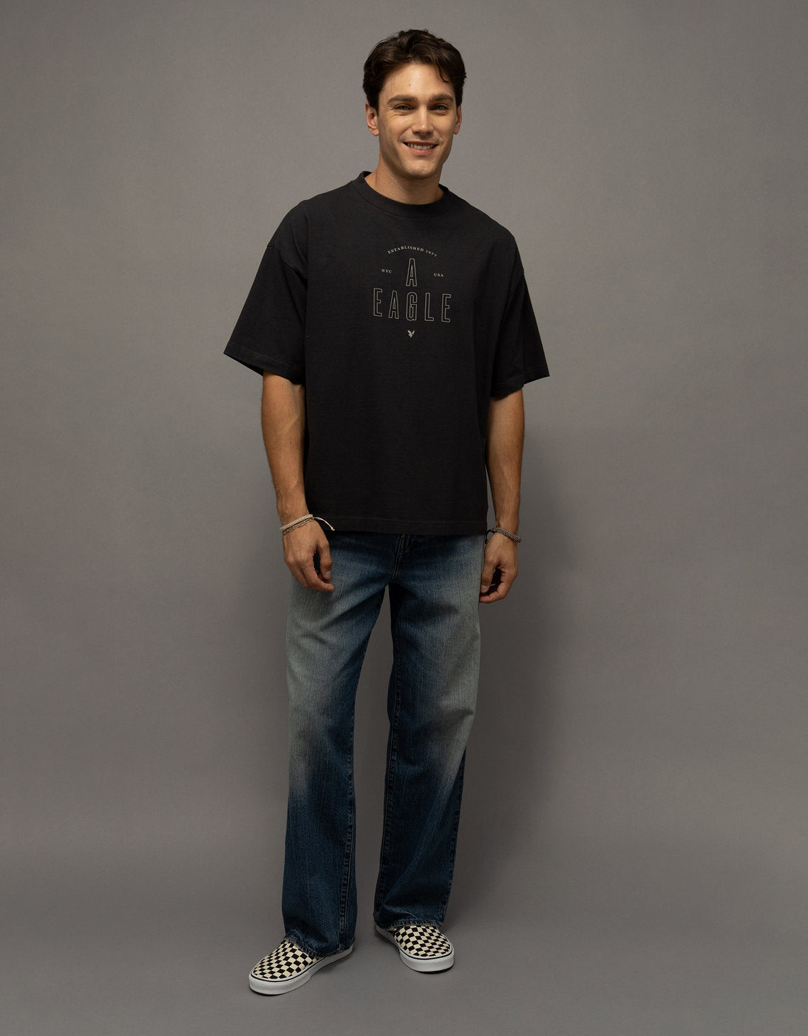 Camiseta Gráfica con Logo Ae Relaxed - Gris 0181_5847_023_of