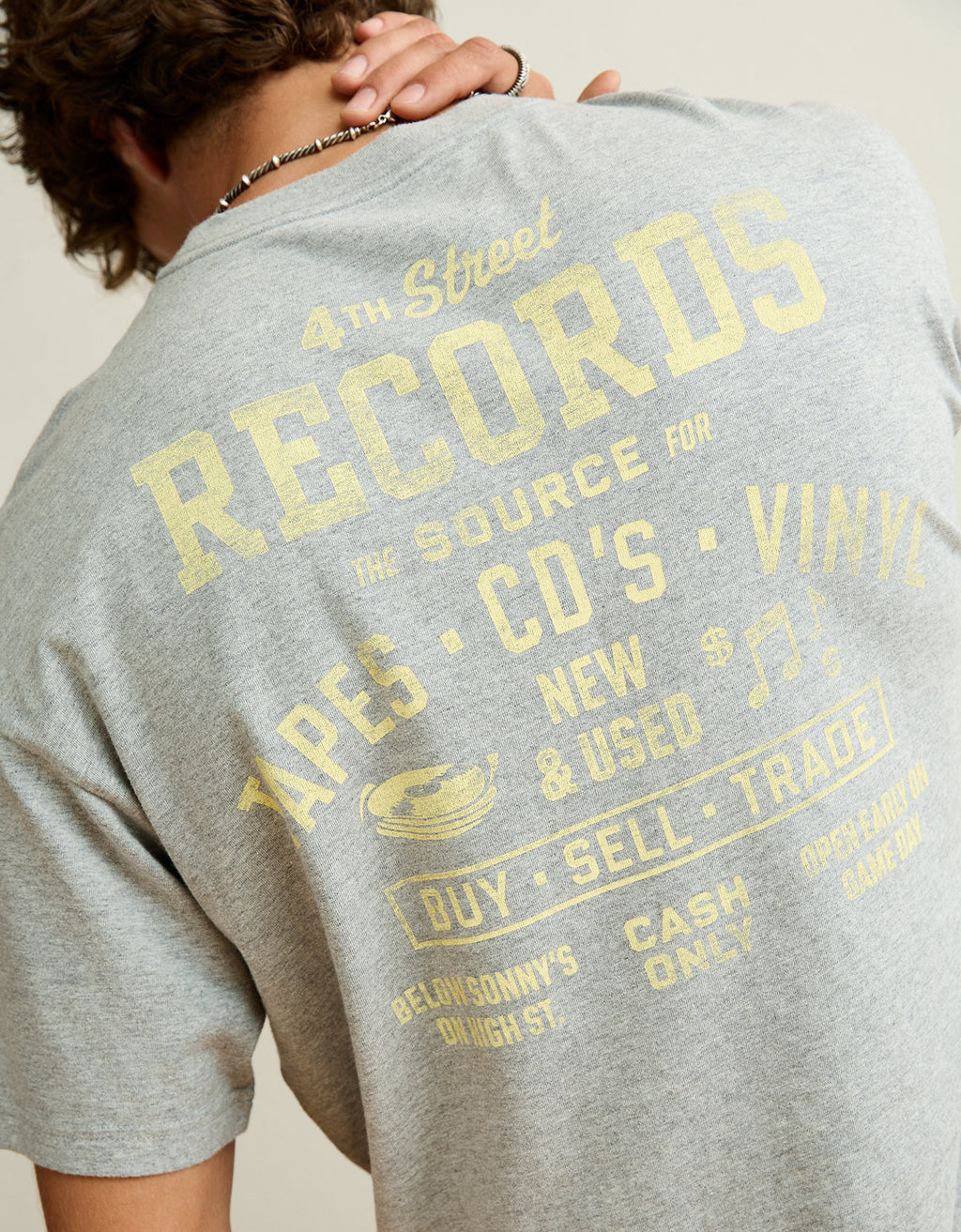 Camiseta gráfica de ajuste cuadrado de destino - Gris 0181_5943_006_of