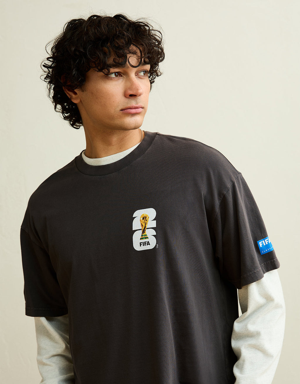 Ae x Fifa Copa Mundial 2026 Camiseta Gráfica Boxy - Negro 0185_6214_167_d2