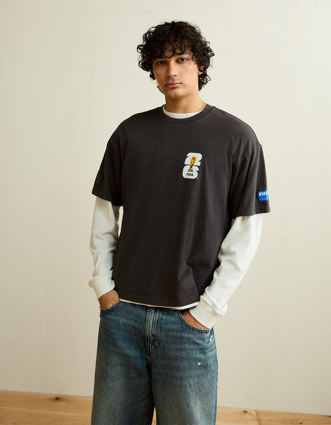 Ae x Fifa Copa Mundial 2026 Camiseta Gráfica Boxy - Negro 0185_6214_167_os