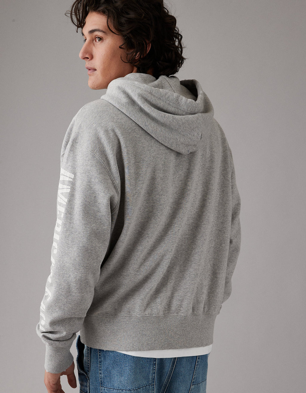 Buzo con capucha Ae Ultra Soft con estampado tipográfico - Gris 0193_2217_069_ob