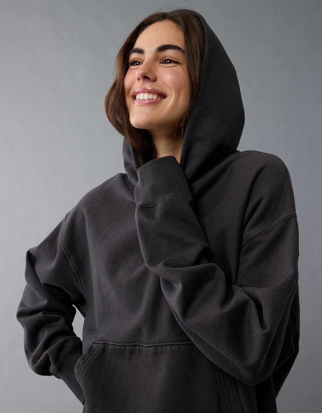 Buzo con capucha de hombre AE - Negro 0193_2442_094_d2