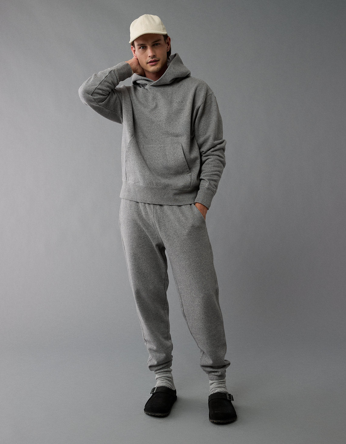 Buzo con capucha de hombre AE - Gris 0193_2521_029_of
