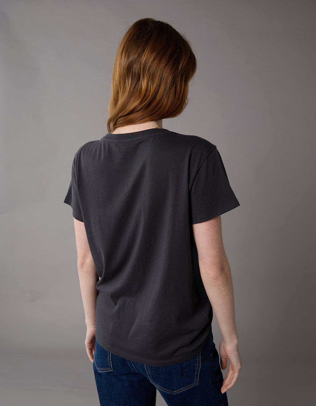 Camiseta Gráfica de Marca Ae - Negro Decolorado 0300_1150_094_ob