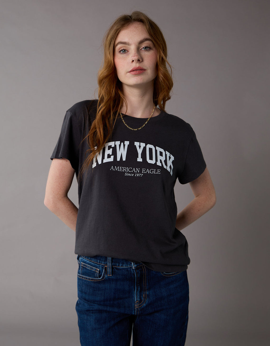 Camiseta Gráfica de Marca Ae - Negro Decolorado 0300_1150_094_of
