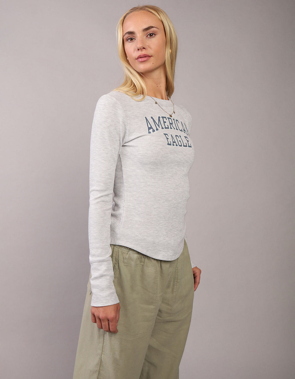 Camiseta Manga Larga Ae - Gris 0300_1377_005_of