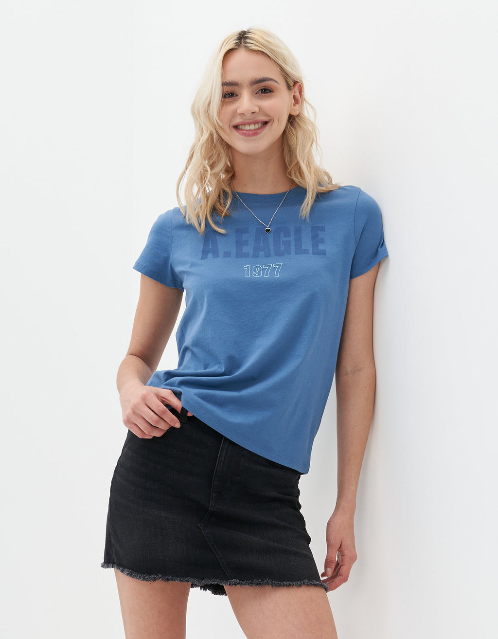 Camiseta AE gráfica con corte ajustado - Azul 0300_8743_410_of