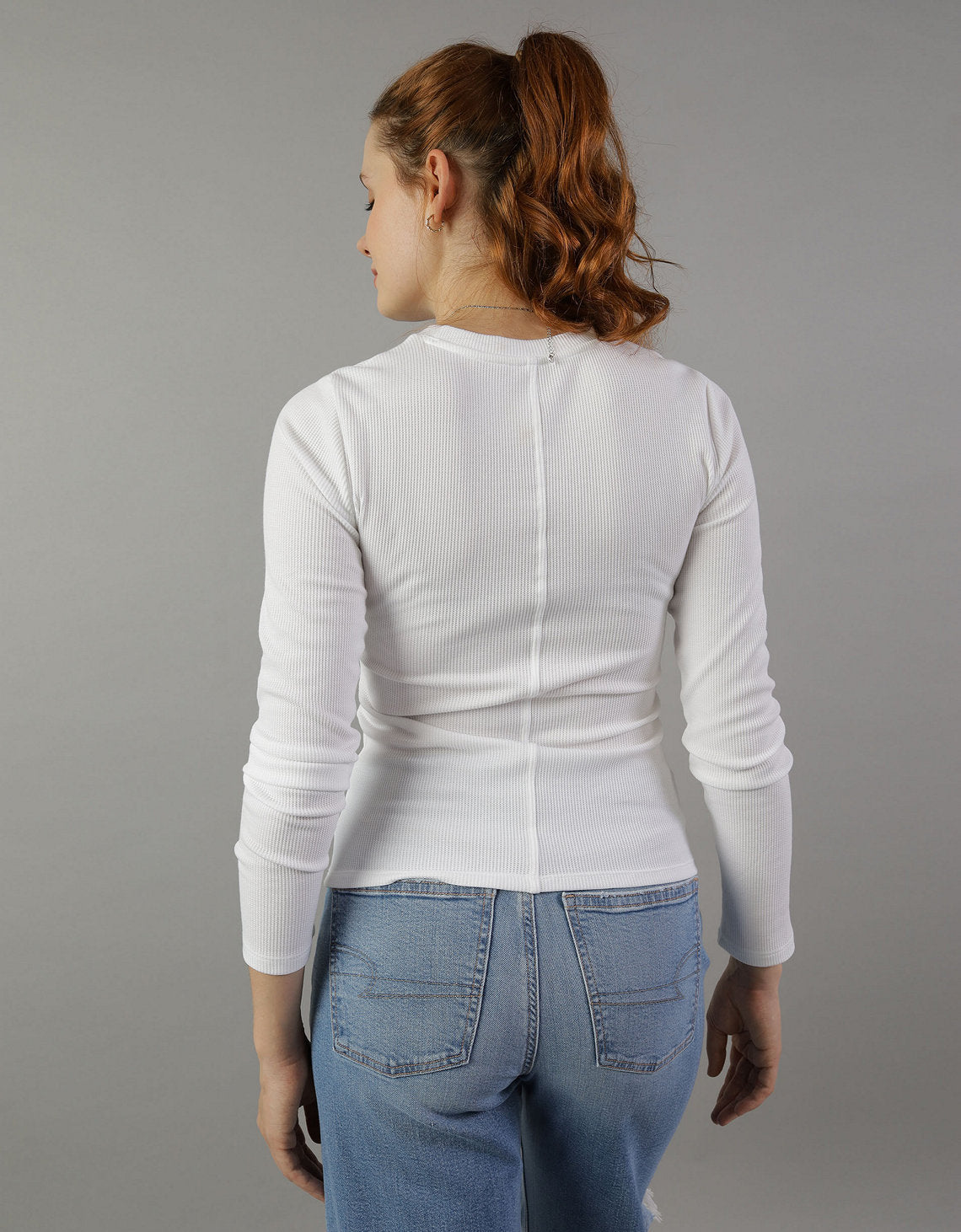 Camiseta AE gráfica con corte ajustado manga larga - Blanco 0300_9073_100_ob