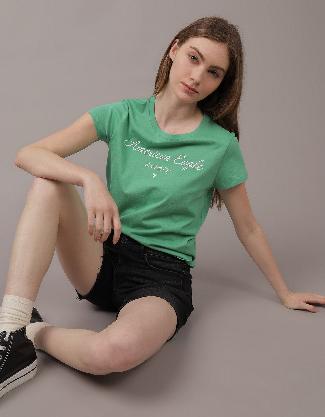 Camiseta AE gráfica con corte ajustado - Verde 0300_9462_300_of