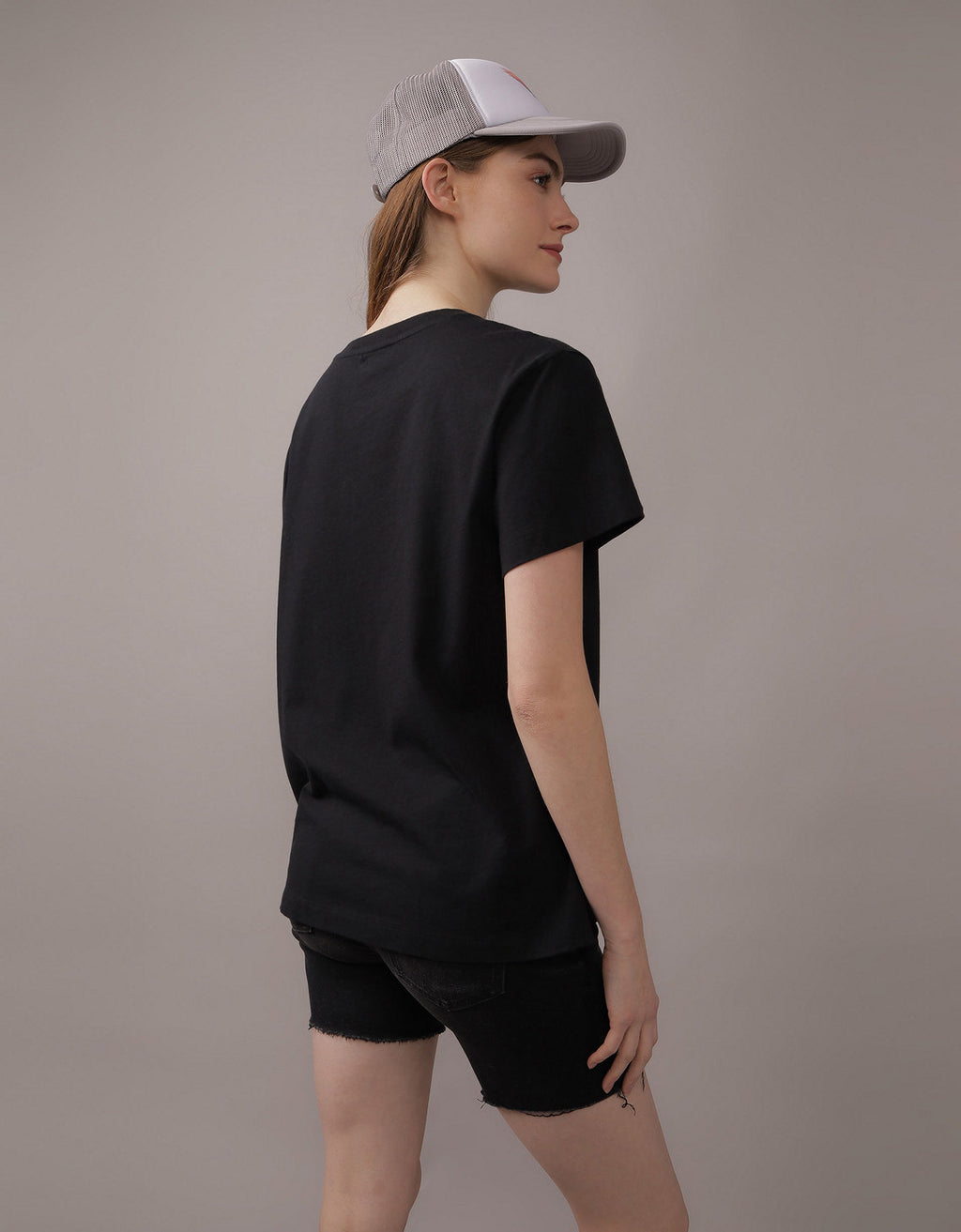 Camiseta AE gráfica con corte ajustado - Negro 0300_9514_001_ob