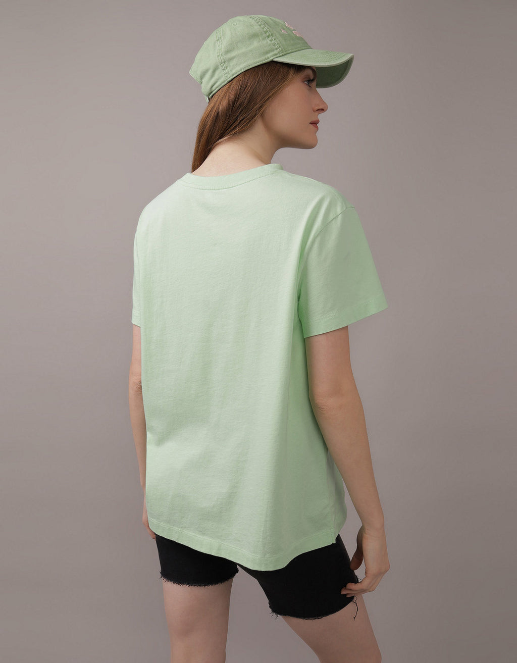 Camiseta AE gráfica con corte ajustado - Verde 0300_9514_300_ob