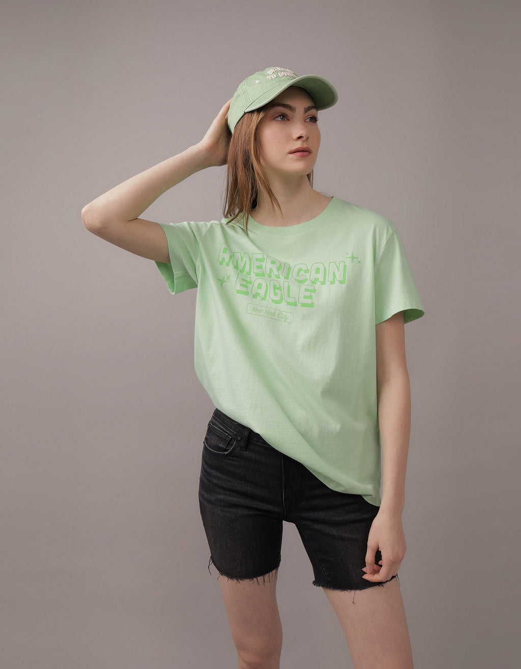 Camiseta AE gráfica con corte ajustado - Verde 0300_9514_300_of