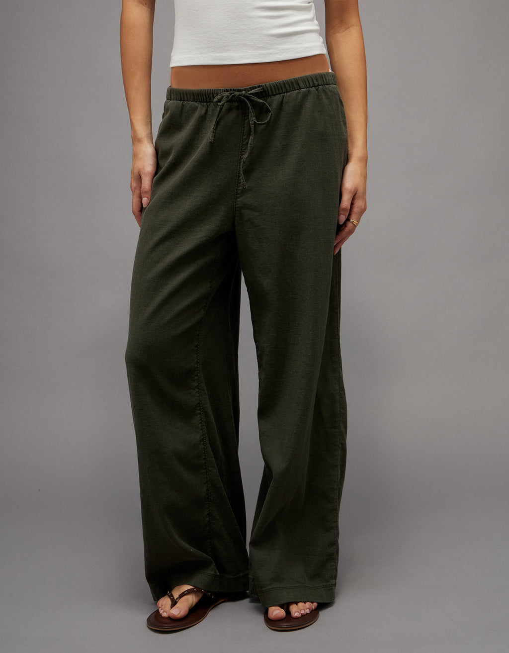 Pantalón ajustable de lino mezclado de talle bajo Ae Stretch - Verde 0316_5696_300_of