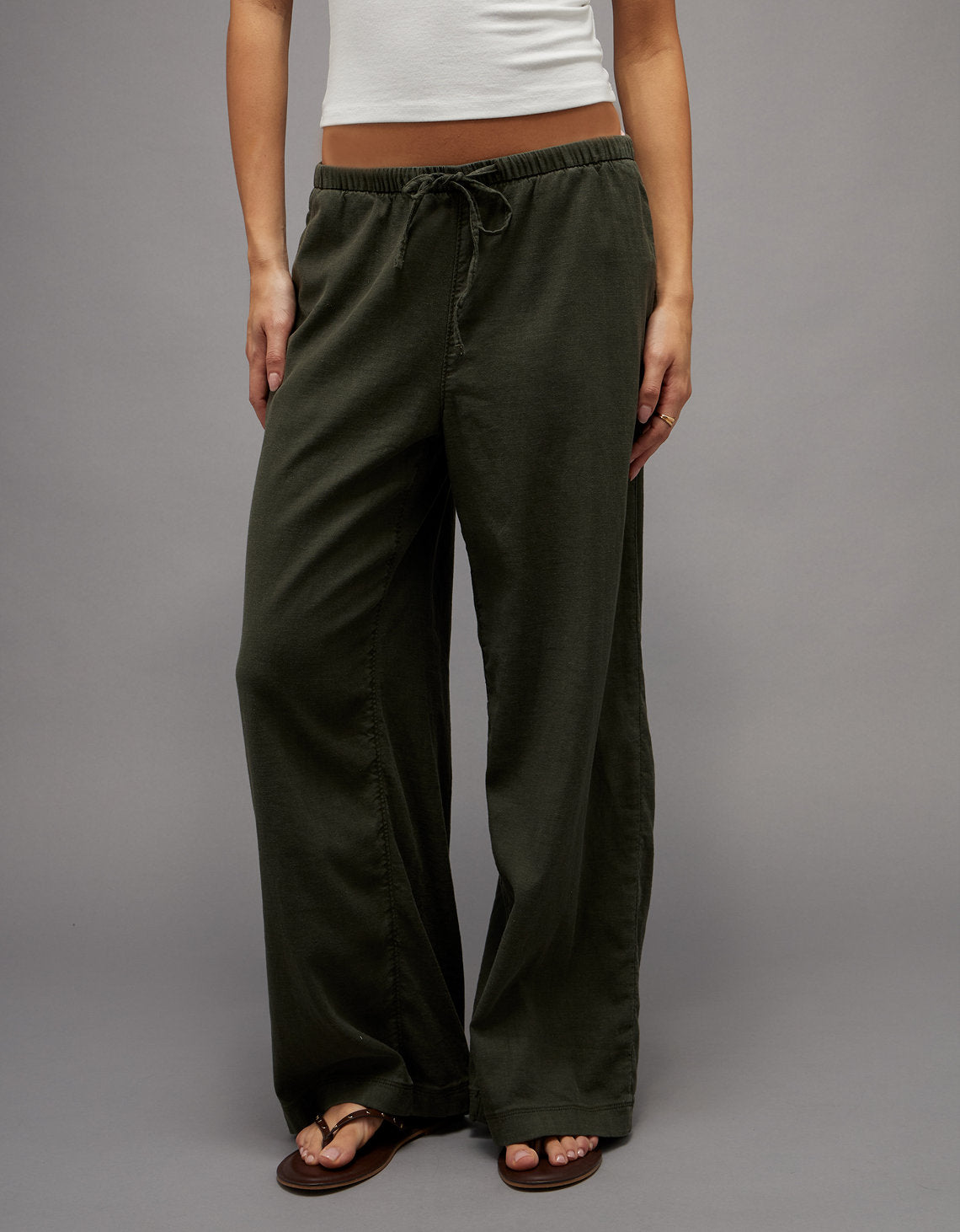 Pantalón ajustable de lino mezclado de talle bajo Ae Stretch - Verde 0316_5696_300_of