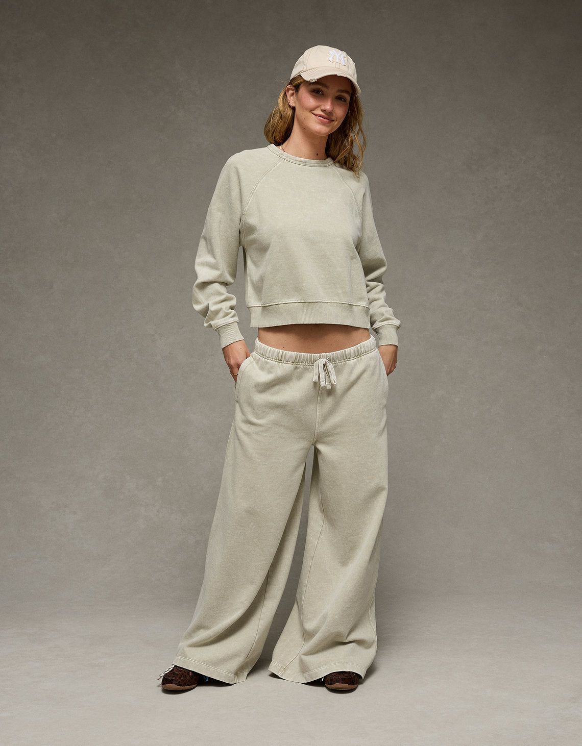 Pantalón Chándal Wide Leg Ae - Verde 0329_5683_300_of