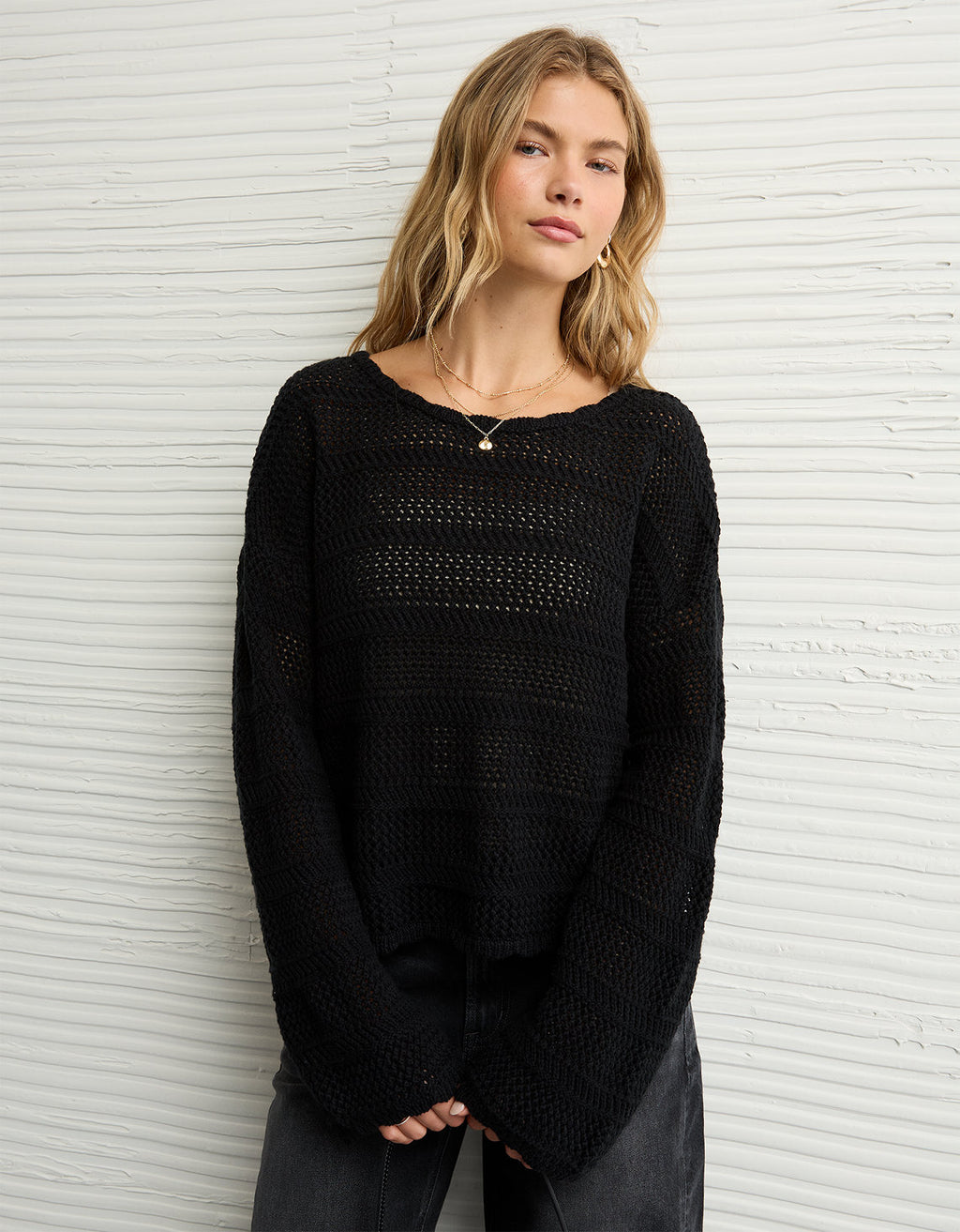 Suéter Cropped de Crochet Ae - Negro 0348_1530_064_of