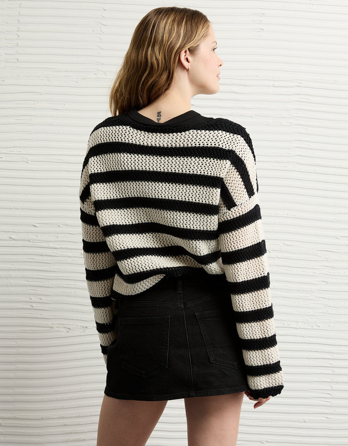 Suéter Cropped de Crochet Ae - Negro 0348_1653_032_ob
