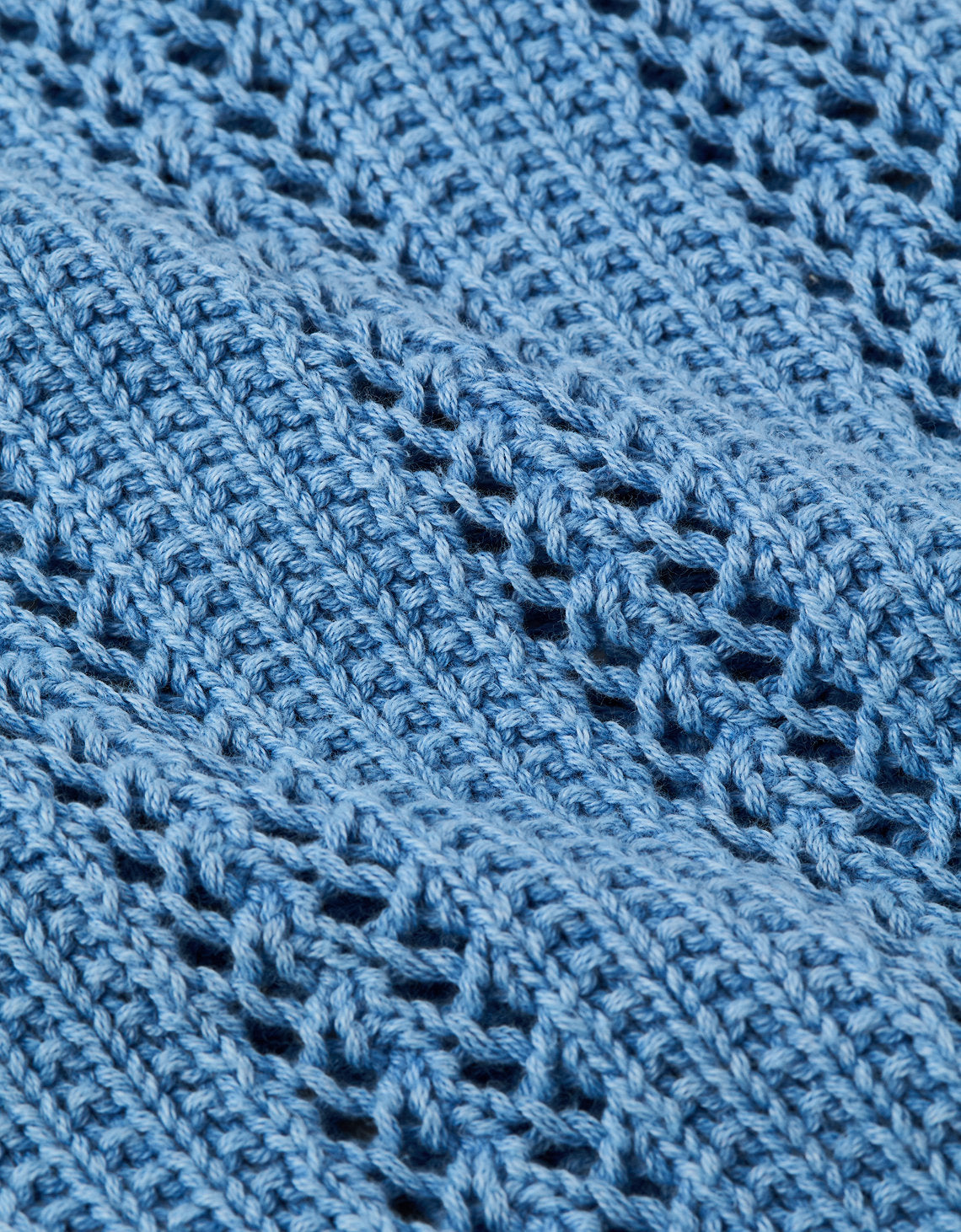 Suéter recortado de crochet con escote barco de AE - Azul 0348_1876_400_d1