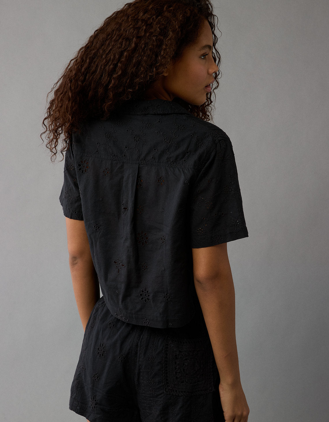 Camisa manga corta Ae con botones - Negro 0355_5543_001_os