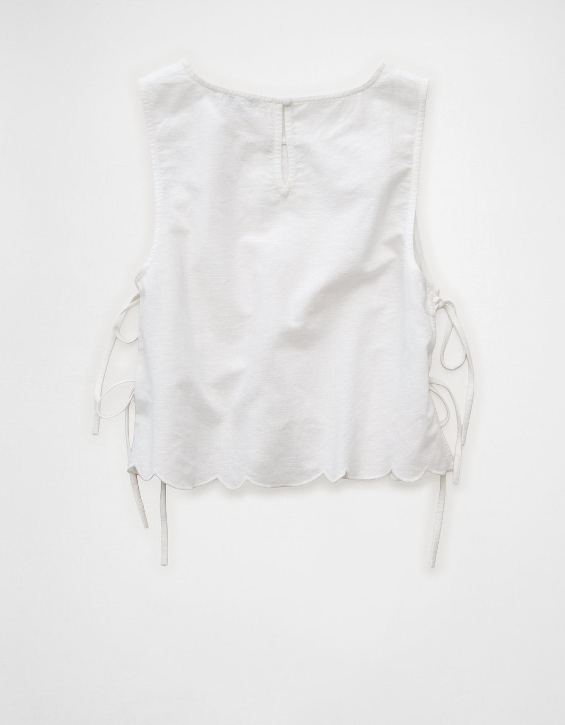 Top sin mangas bordado con lazo lateral. - Blanco 0358_6766_134_b