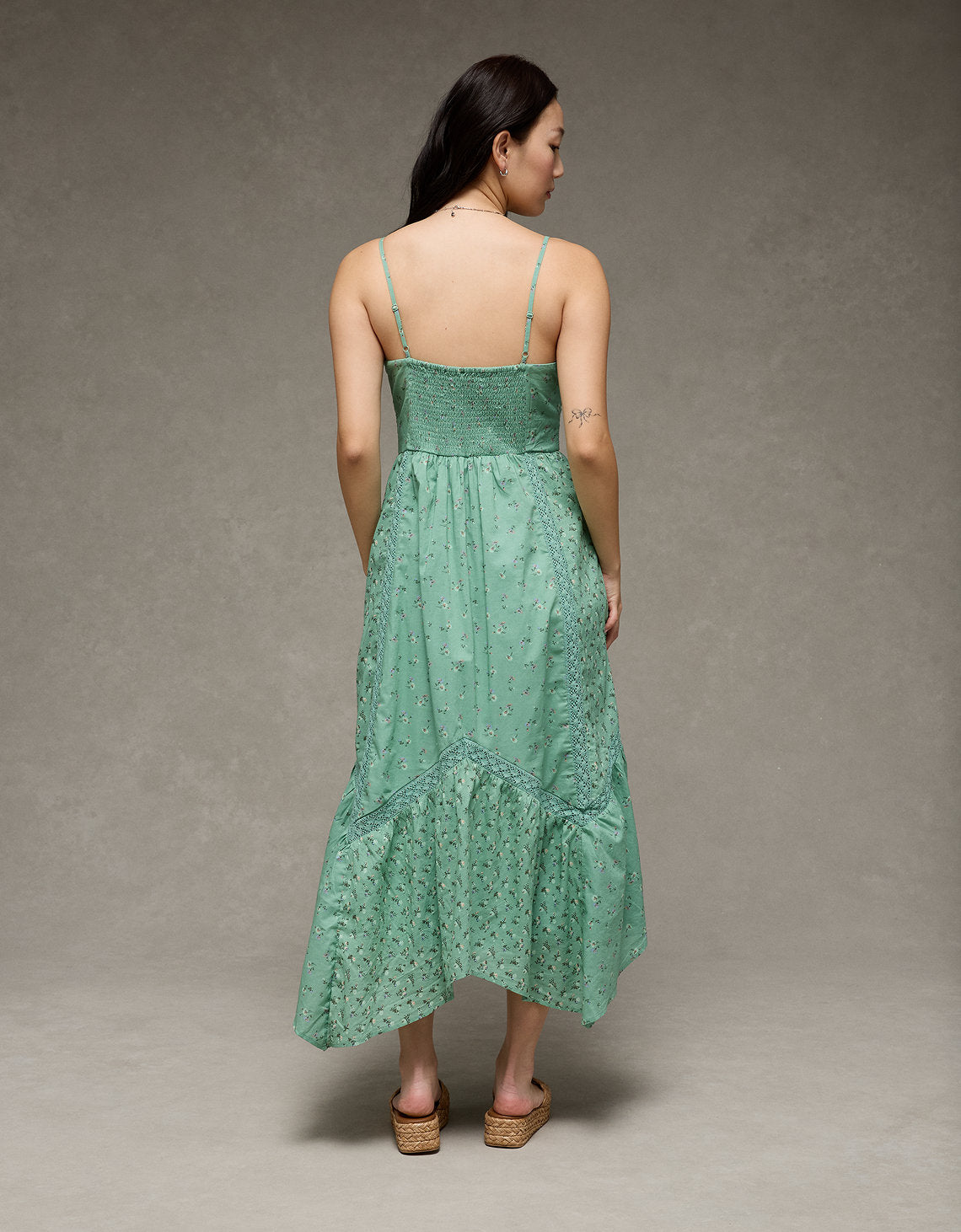 Vestido midi con dobladillo desigual e inserción de encaje en el escote en V - Verde 0395_9039_300_ob