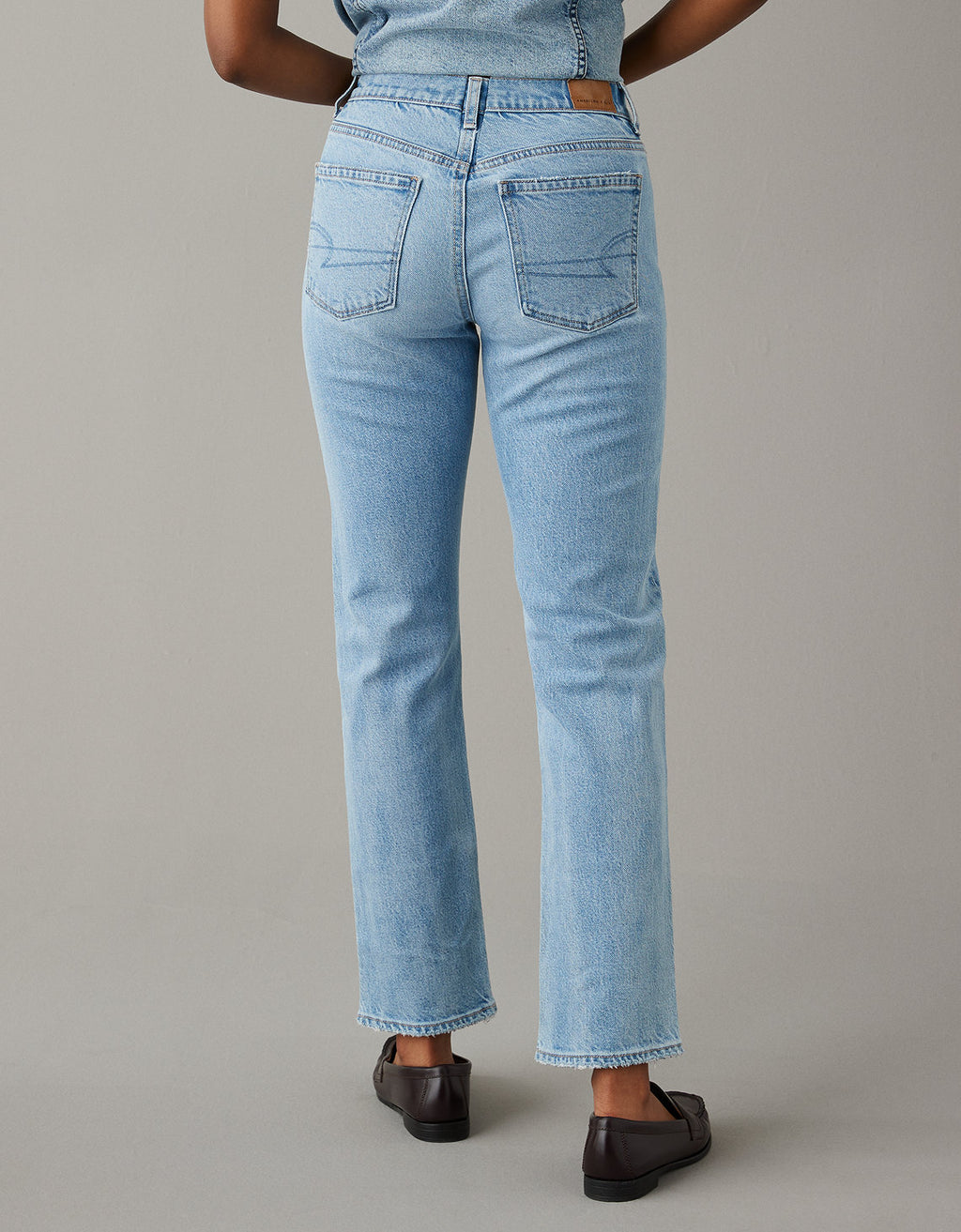 Jean Ae Straight con stretch de cintura alta - Azul 0435_4873_414_ob