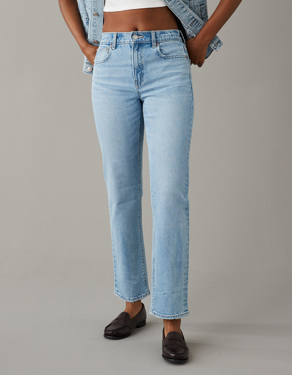 Jean Ae Straight con stretch de cintura alta - Azul 0435_4873_414_of
