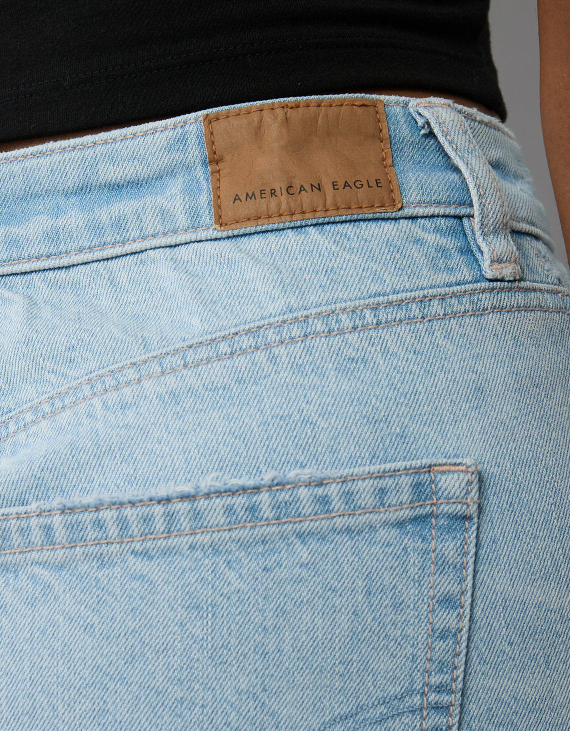 Jean Mom con rotos Mujer AE - Blanco 0436_5272_142_d2
