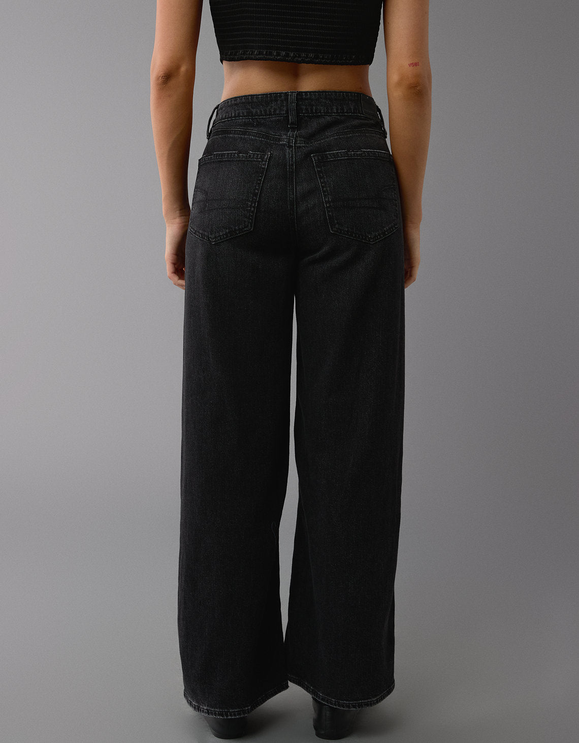 Jean Tiro Alto Ancho Mujer AE - Negro 0437_5267_067_ob