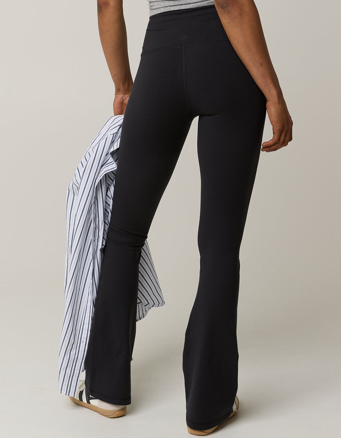 Legging OFFLINE Bootcut By Aerie - Negro 0449_6104_073_ob