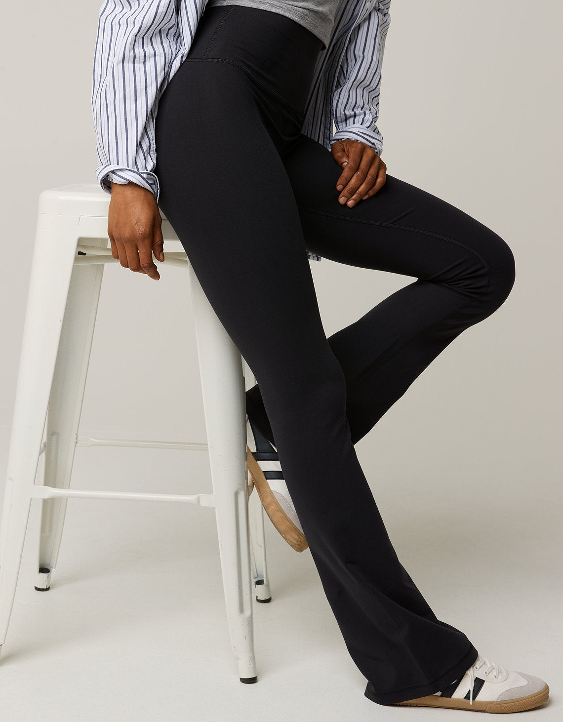 Legging OFFLINE Bootcut By Aerie - Negro 0449_6104_073_os