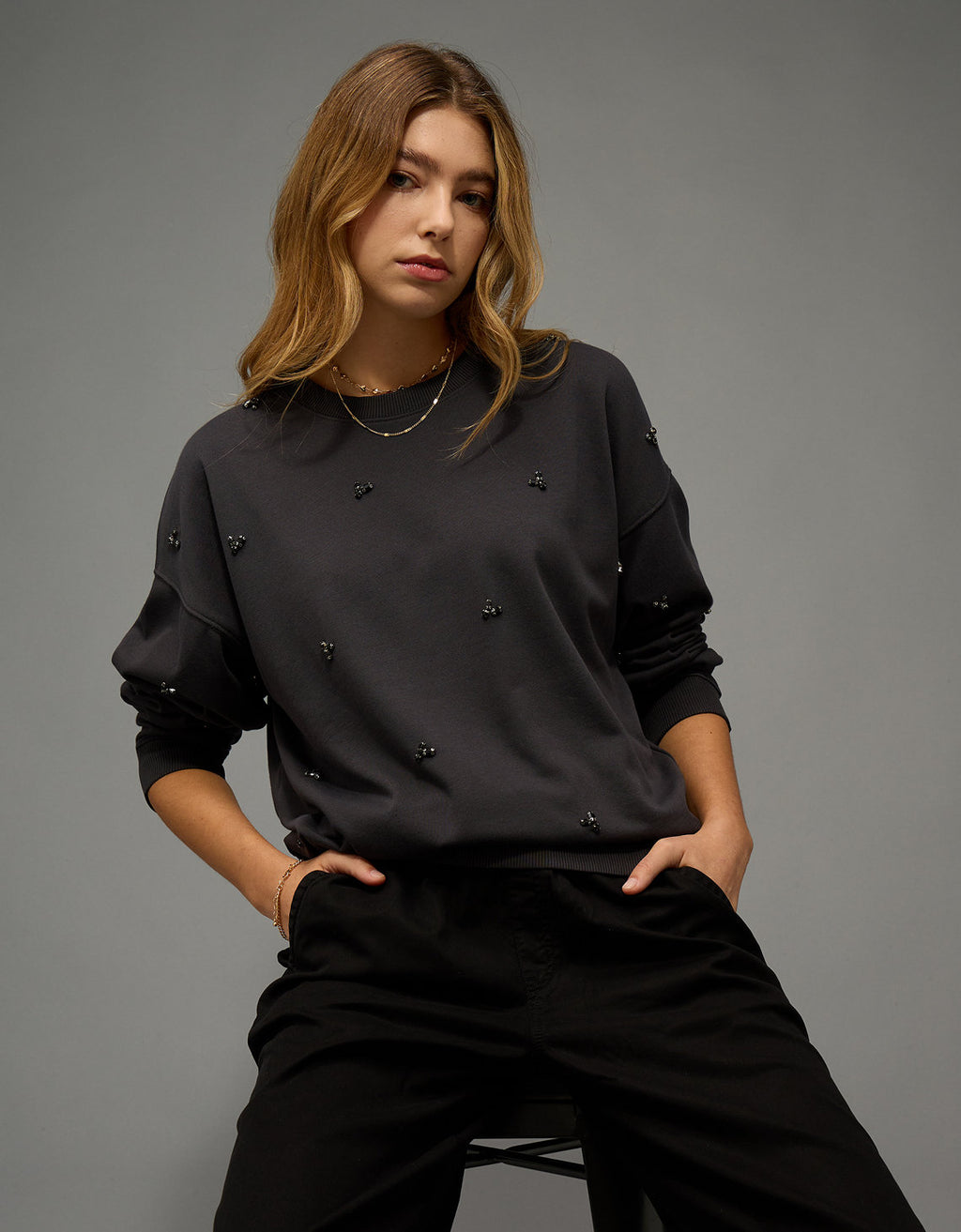Buzo Cuello redondo Rhinestone Ae - Negro 0453_2793_094_of