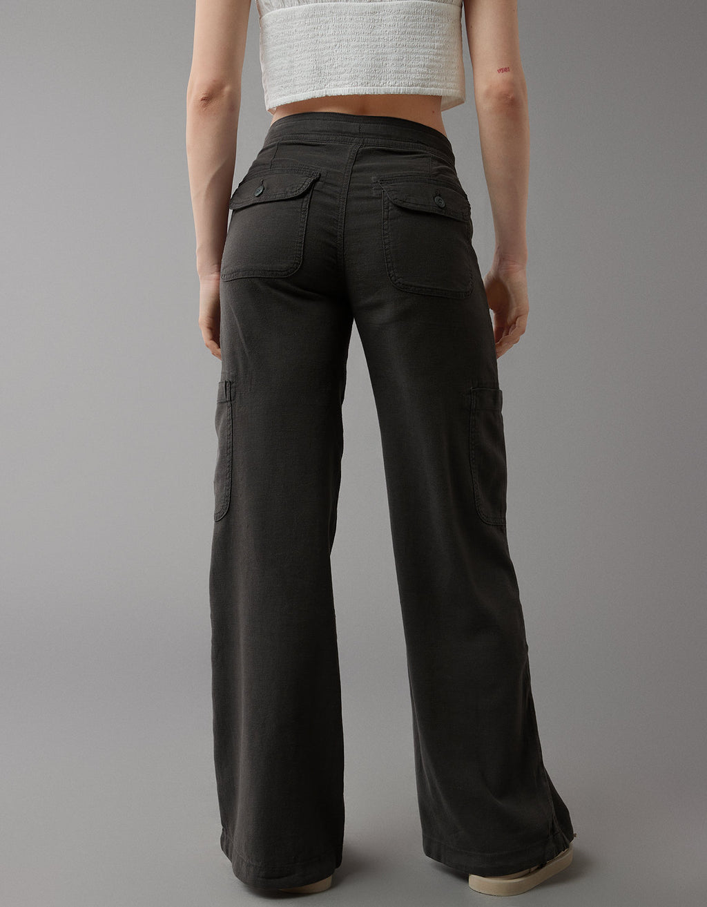 Pantalón Ae Wide Leg cargo - Gris 0461_5132_036_ob