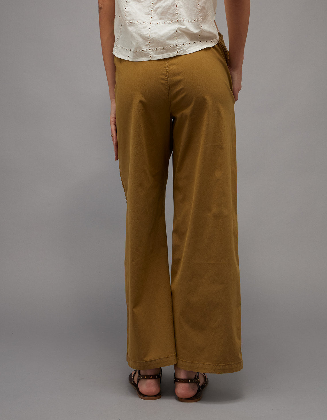 Pantalón de pierna ancha de talle bajo. - Generico 0461_5769_309_ob