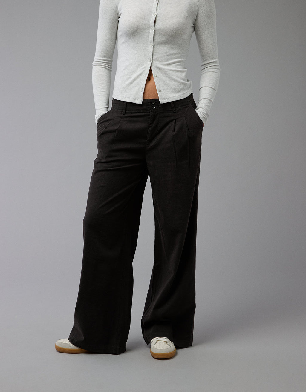 Pantalón tiro alto ancho de mujer AE - Negro 0462_5385_001_of