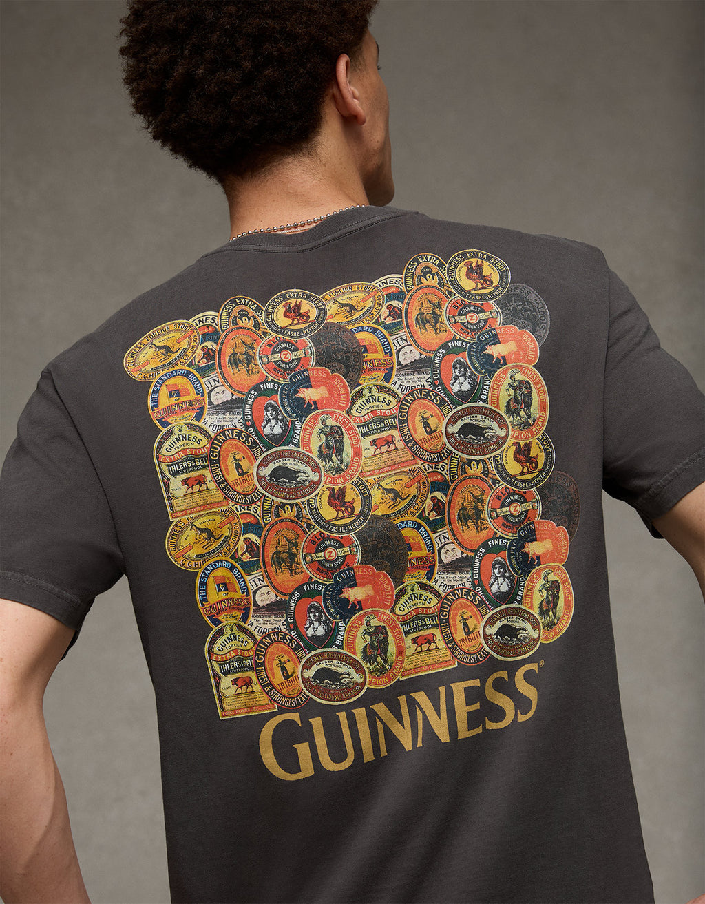 Camiseta gráfica Guinness de ajuste estándar para hombre - Gris 0519_6069_023_ob