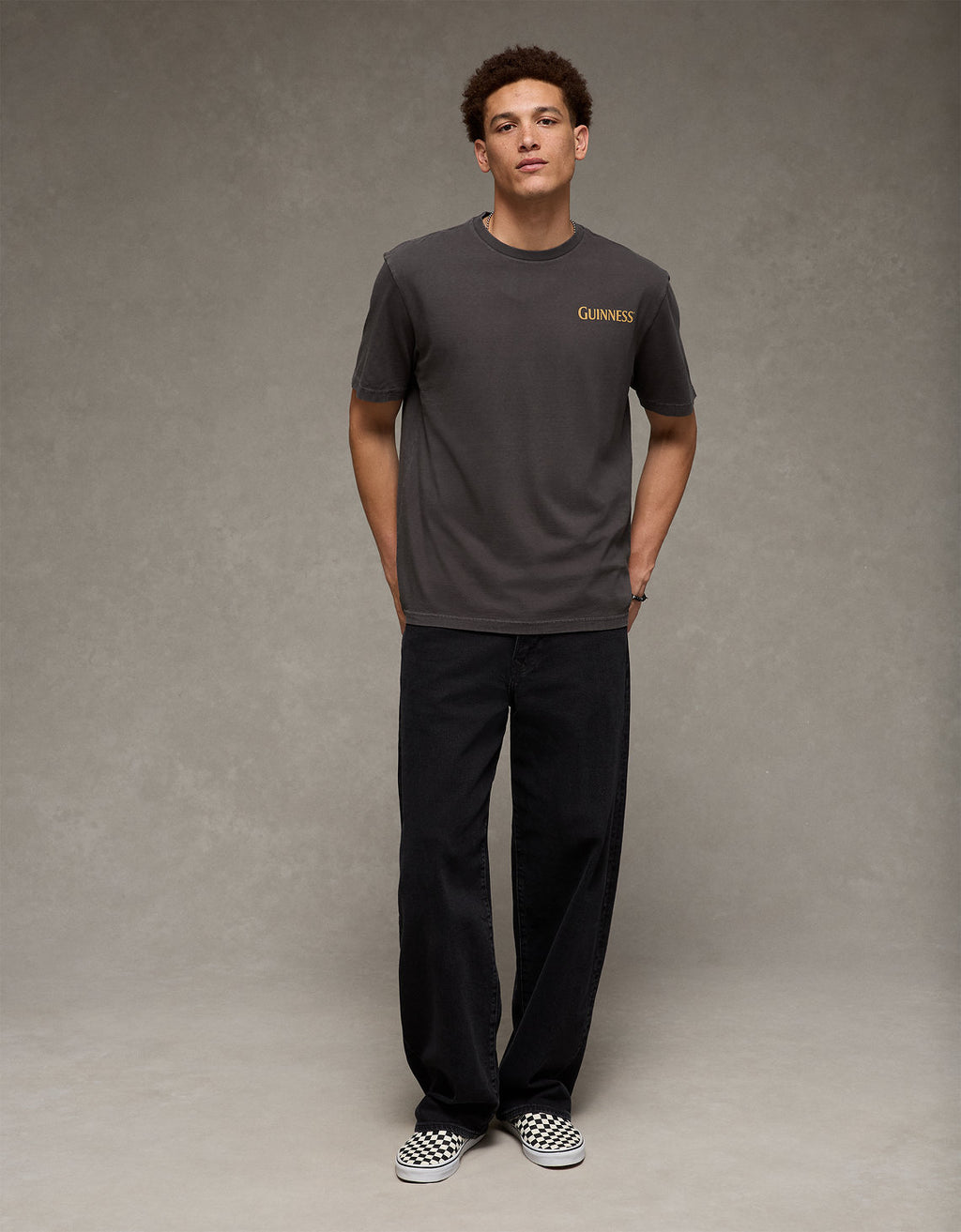 Camiseta gráfica Guinness de ajuste estándar para hombre - Gris 0519_6069_023_os
