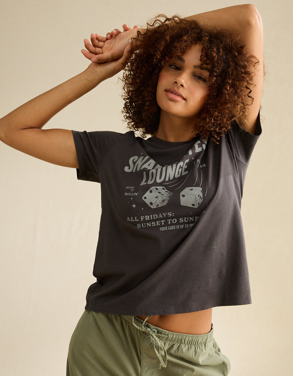 Camiseta Gráfica de Uso Diario Ae - Negro 0531_1729_094_os