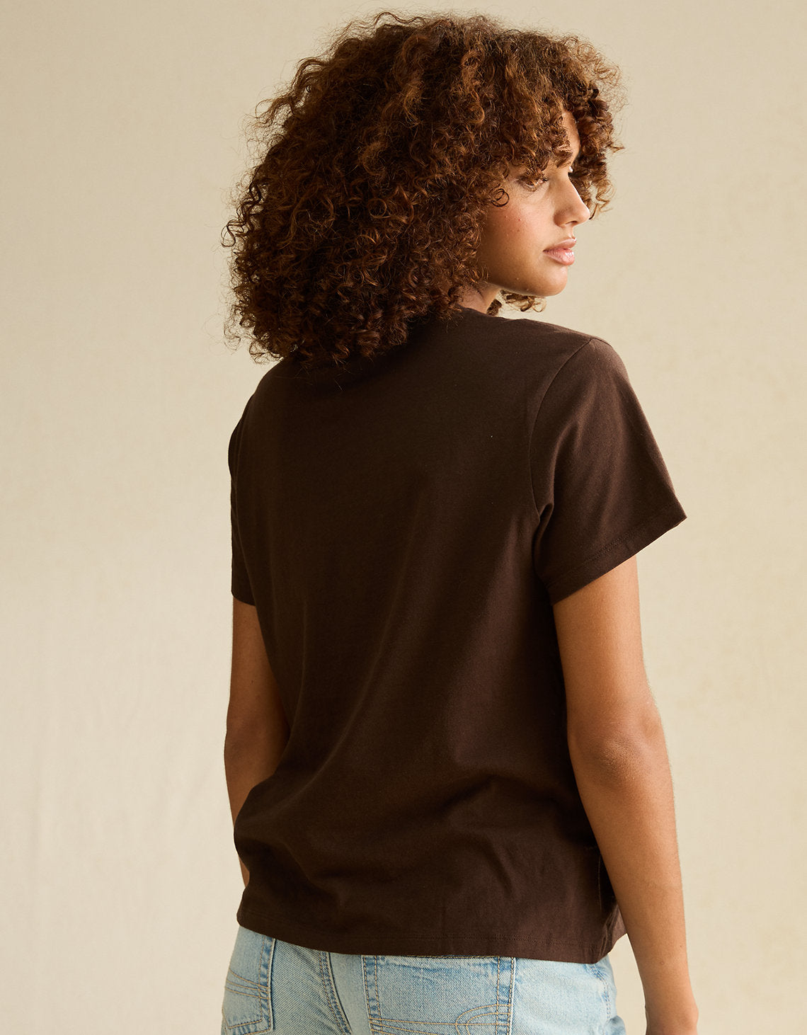 Camiseta Gráfica de Uso Diario Ae - Café 0531_1729_215_ob